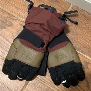 Mountain Hardwear Ski Gloves. Worn once